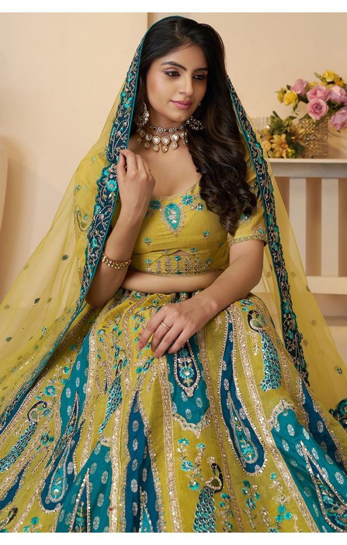 Close-up of bride in golden lehenga choli with polki jewelry and net dupatta