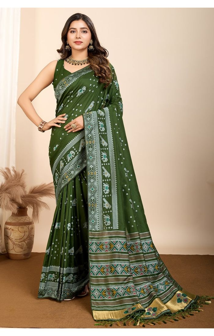 Green Soft Silk Saree with Traditional Weaving & Gold Border – Wedding & Festive Wear