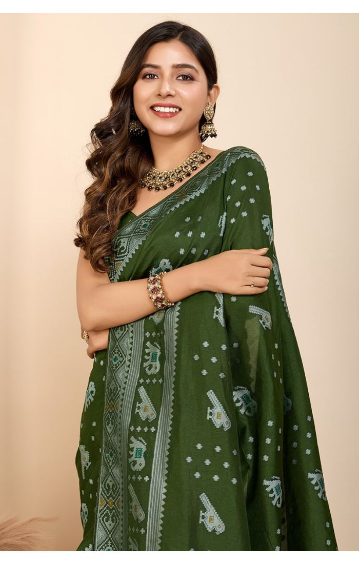 Green Soft Silk Saree with Traditional Weaving & Gold Border – Wedding & Festive Wear