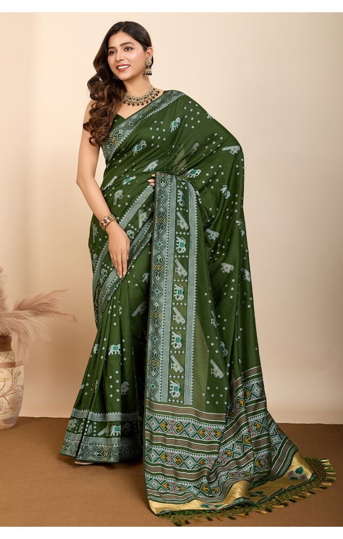 Green Soft Silk Saree with Traditional Weaving & Gold Border – Wedding & Festive Wear