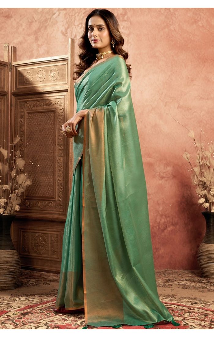  Side pallu drape showcasing fluid fall and shine